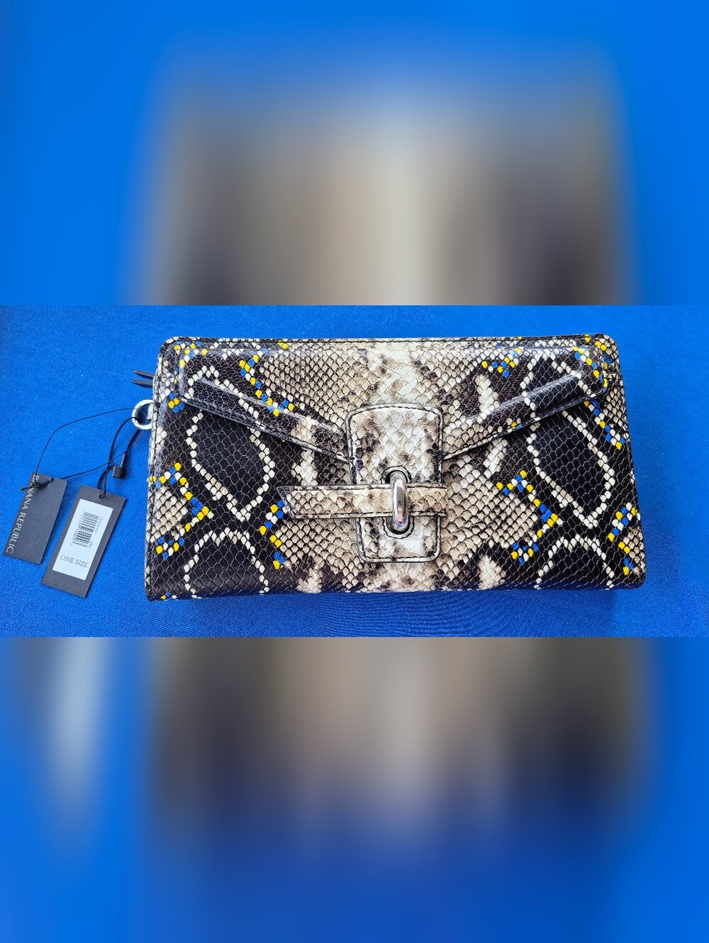 BANANA REPUBLIC 💥🐍 BOA (SNAKE) CLUTCH 🐍💥 genuine 💯 Italian LEATHER 💚 $110R